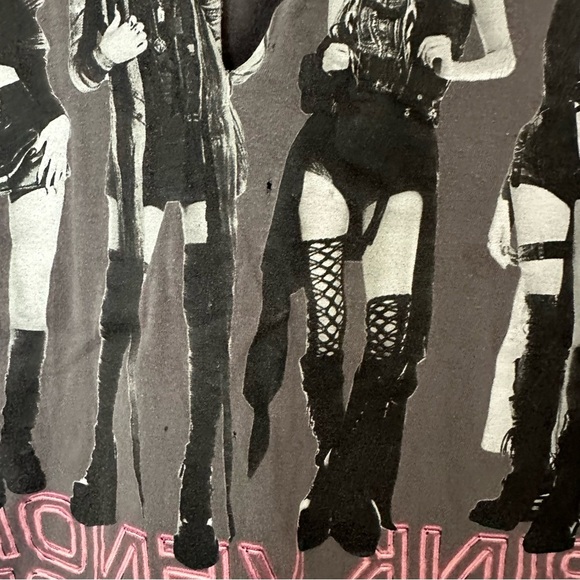 BLACKPINK KPop Small Pink Venom Group Portrait Distressed Deep V- Neck T-Shirt - Picture 4 of 5